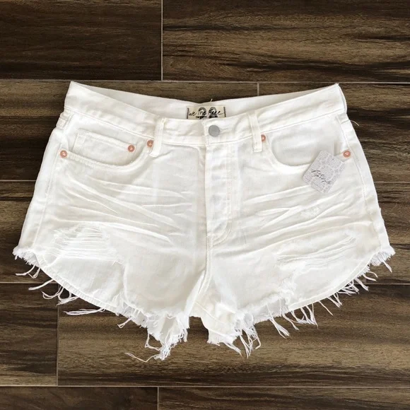 NWT Free People/We The Free Loving Good Vibrations Cutoff Shorts in Spring White - Picture 3 of 11